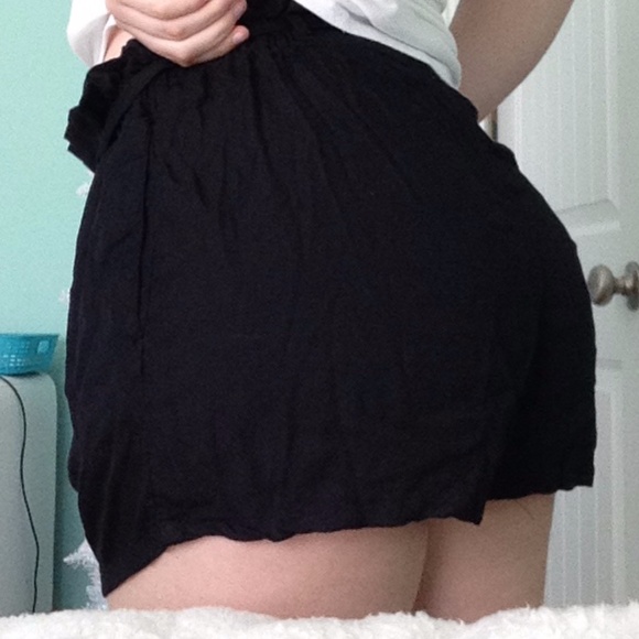 Hollister flowing short set of 3 - Picture 3 of 7